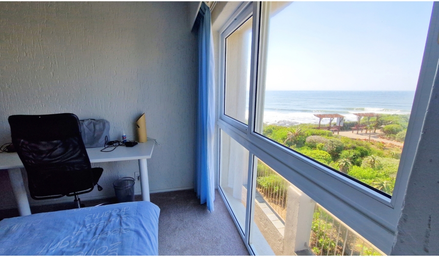 7 Bedroom Property for Sale in Wavecrest Eastern Cape